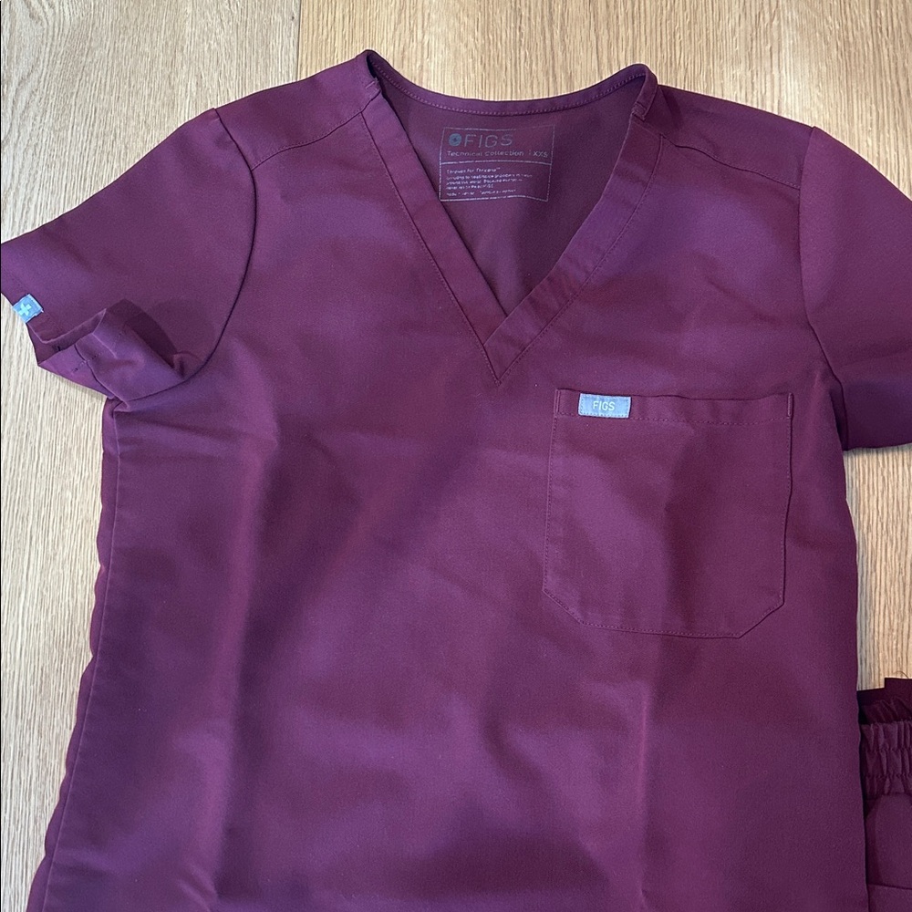 Figs Maroon Scrub Set - Picture 7 of 9